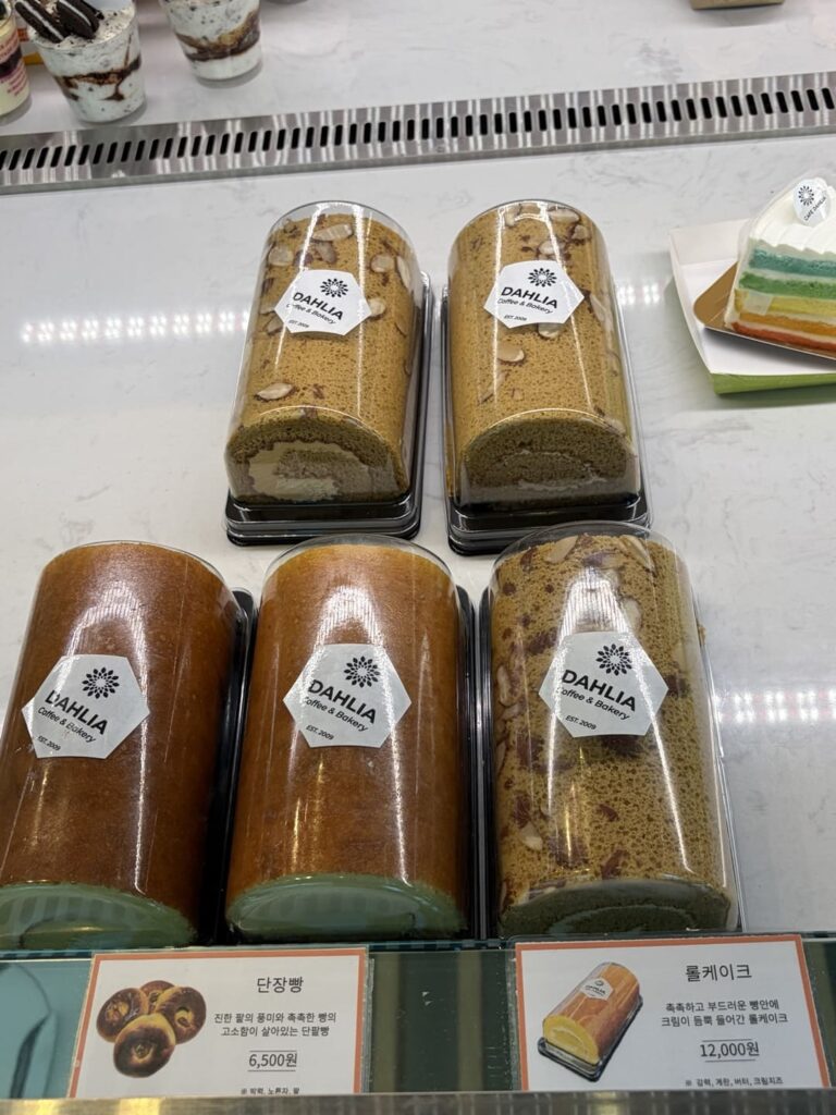 밀양 달리아커피 단장면 롤 케이크