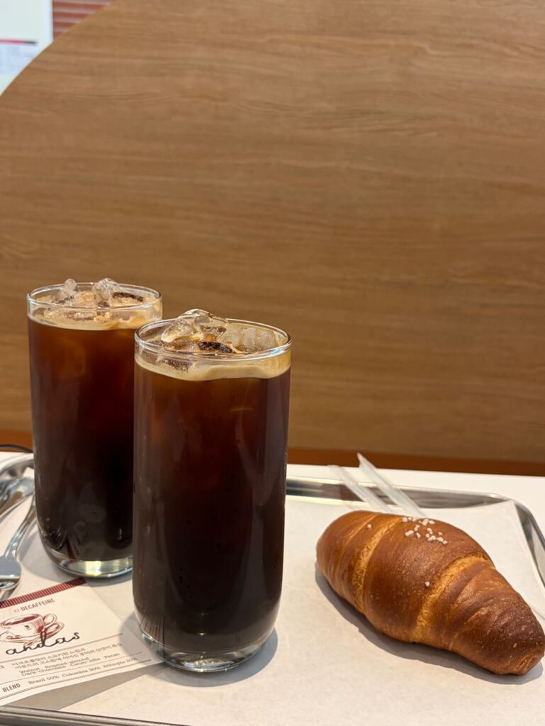 피카커피 중동점, 아메리카노, 소금빵 세트