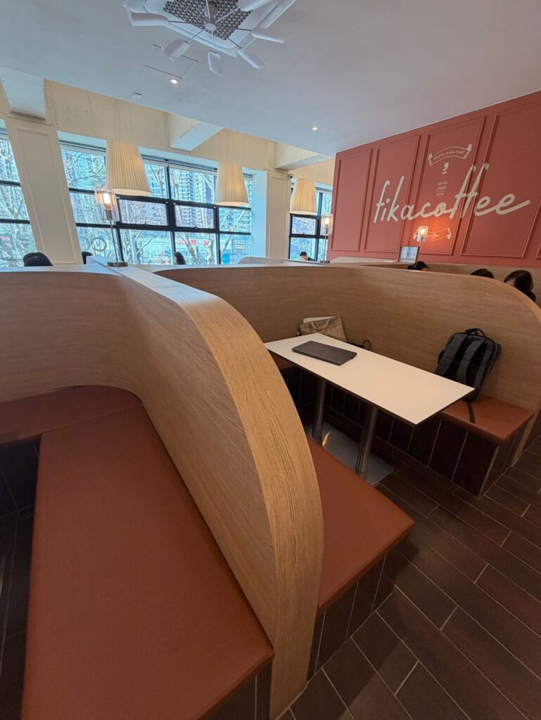 피카커피 중동점 2층 칸막이 석